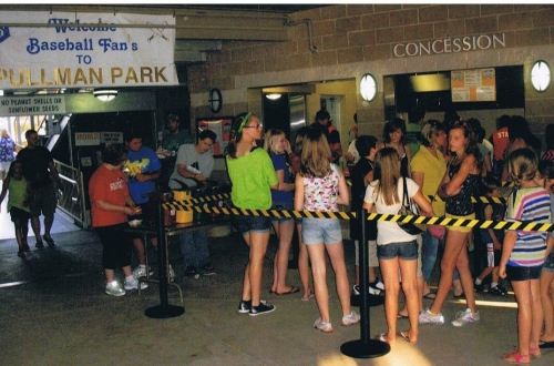 A VERY BUSY CONCESSION STAND